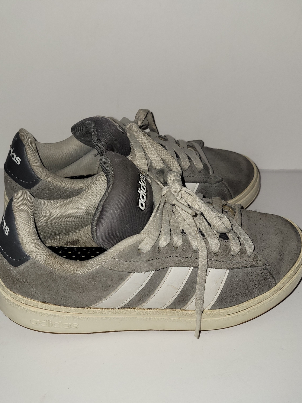 Adidas Campus 00 Men's Gray Suede Sneakers with White Stripes